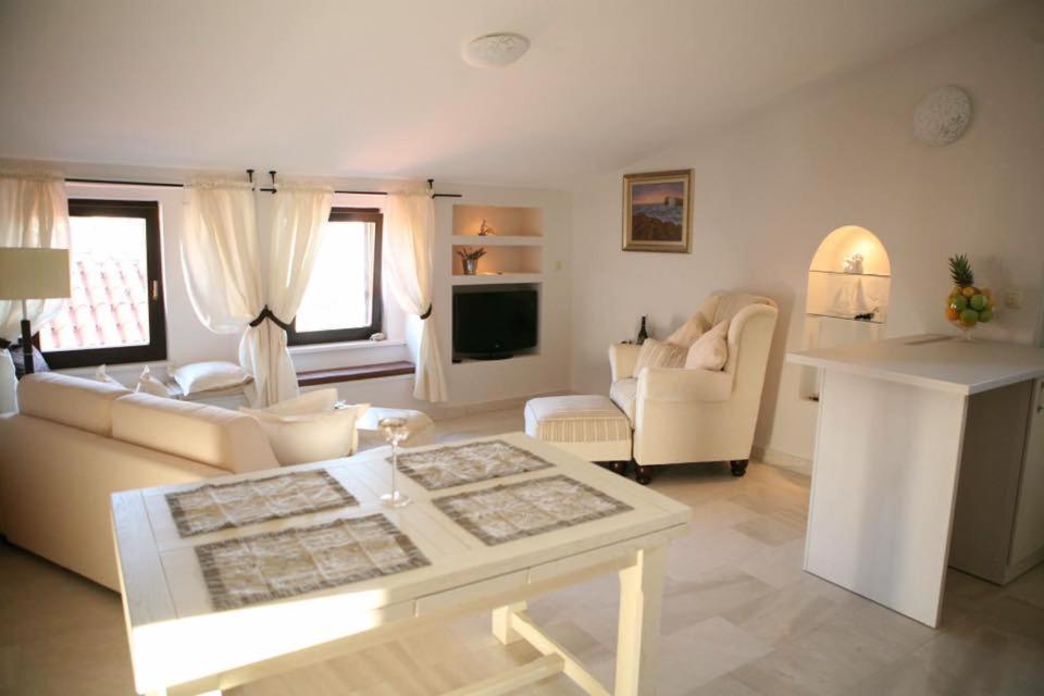 Apartments Filip & Viktoria In The Center Of Trogir Bagian luar foto