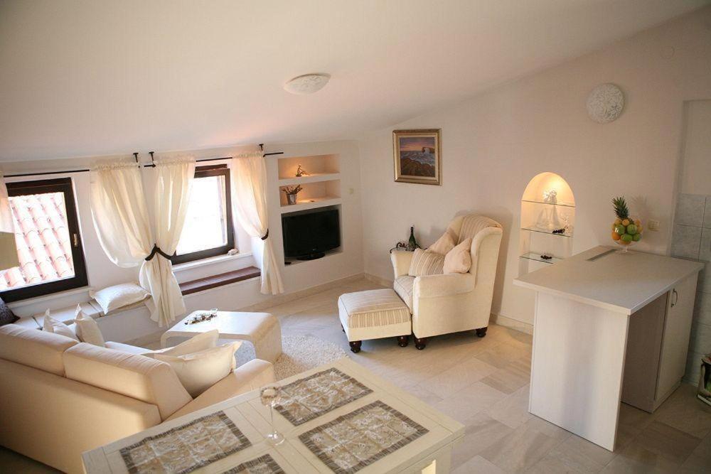 Apartments Filip & Viktoria In The Center Of Trogir Bagian luar foto