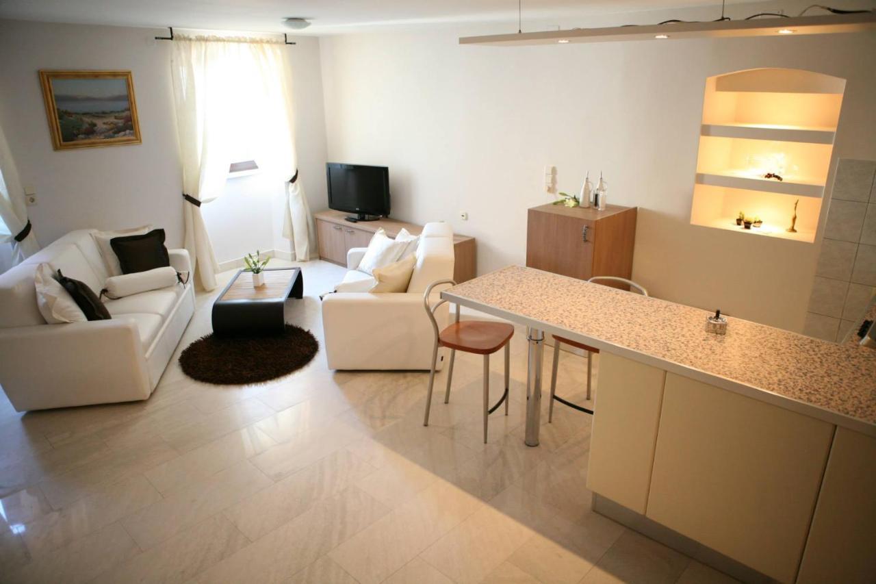 Apartments Filip & Viktoria In The Center Of Trogir Bagian luar foto